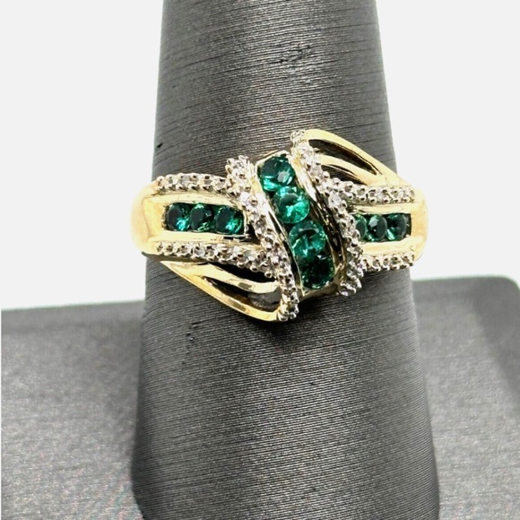 Diamond and Green Emerald Ring Set in 10K Yellow Gold - Picture 1 of 4
